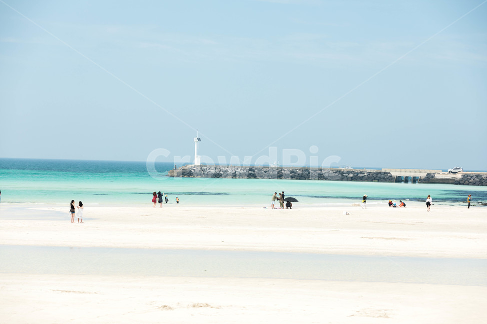 제주도,협재,해수욕장,제주도하늘,제주도바다,바다,에메랄드바다,에메랄드빛바다,푸른하늘,맑은바다,jeju,jejuisland,사람,인물,인간,human,person,여성,여자,woman,female,lady,여행,휴가,traveling,vacation,trip,물놀이,즐거운,상쾌한