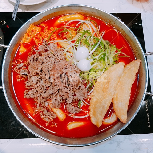 떡볶이,청년다방,차돌박이떡볶이,만두,매운음식,음식,식재료,요리,food,cook,meal,dishes,food reserves