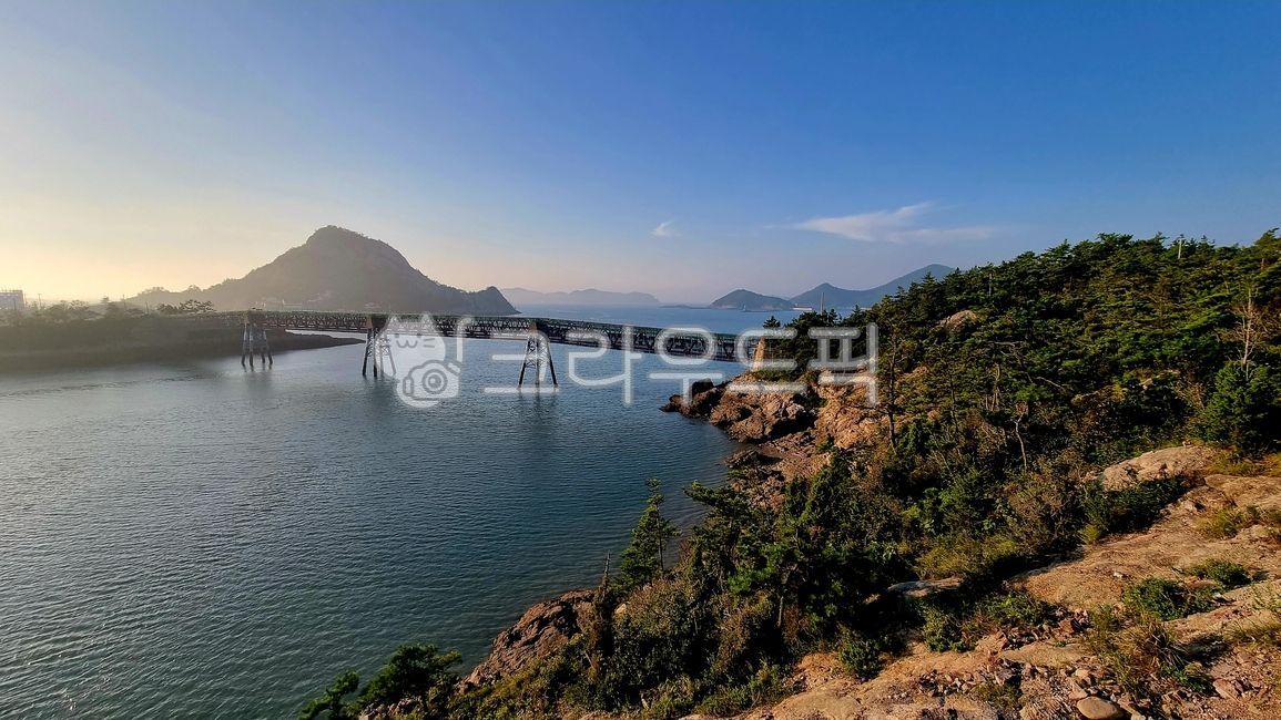 blue sky,Jangja Bridge,island,bridge,Jangja Bridge Skywalk,sea,Seonyudo
