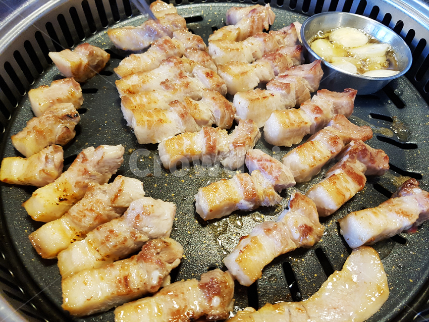 삼겹살,불판,식사,고기,마늘,저녁,비게,굽기,음식,식재료,요리,food,cook,meal,dishes,food reserves,육류,고기,meat
