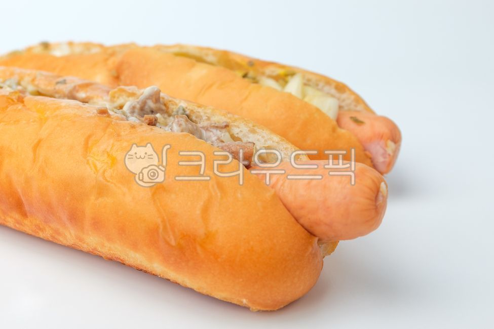 핫도그,빵,고기,소시지,야채,채소,양념,소스,음식,식사,식품,식료품,재료,식재료,음식재료,간편식,간편한,머스타드,케찹,바비큐,클로즈업,식사대용,음식,식재료,요리,food,cook,meal,dishes,food reserves