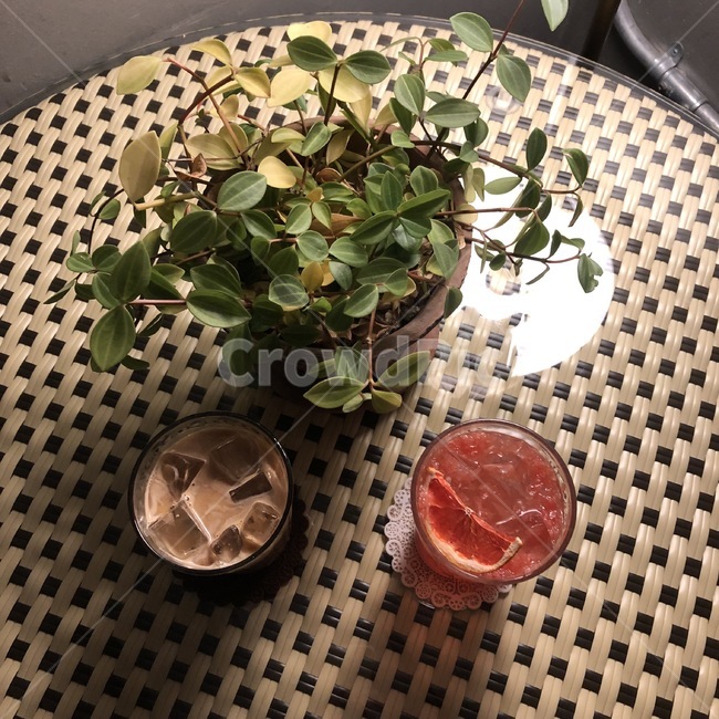 카페,cafe,인테리어,coffee,interior,빈티지,감성,분위기,감성사진,vintage,인테리어소품,잡지,책,소품,감각,커피,얼음,자몽,자몽에이드,연출,라떼,latte,food,음식,grapefruit,beverage,마실것,drink