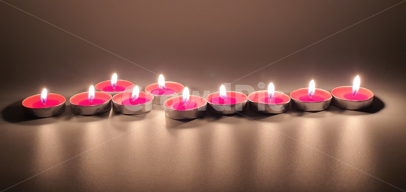 양초,초,불,불빛,어두움,불꽃,candle,flame,background,decoration,fire,christmas,dark,night,celebration,holiday,candlelight,light,yellow,glowing,bright,wax,xmas,religion,glow,church,burn,peace,burning,symbol,romance,black,design,festive,darkness,many