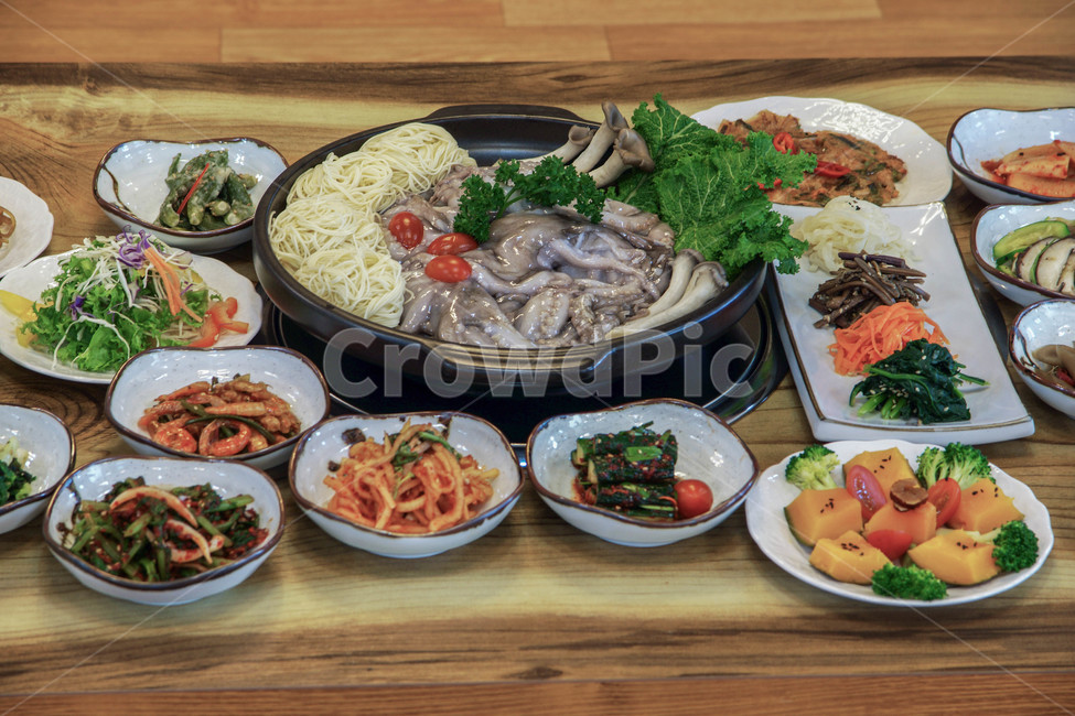 낙지,버섯,전골,국물요리,저녁메뉴,음식,식재료,요리,food,cook,meal,dishes,food reserves,한식,한국음식,한국요리,korean food,korean dishes,korean meal,korean cook