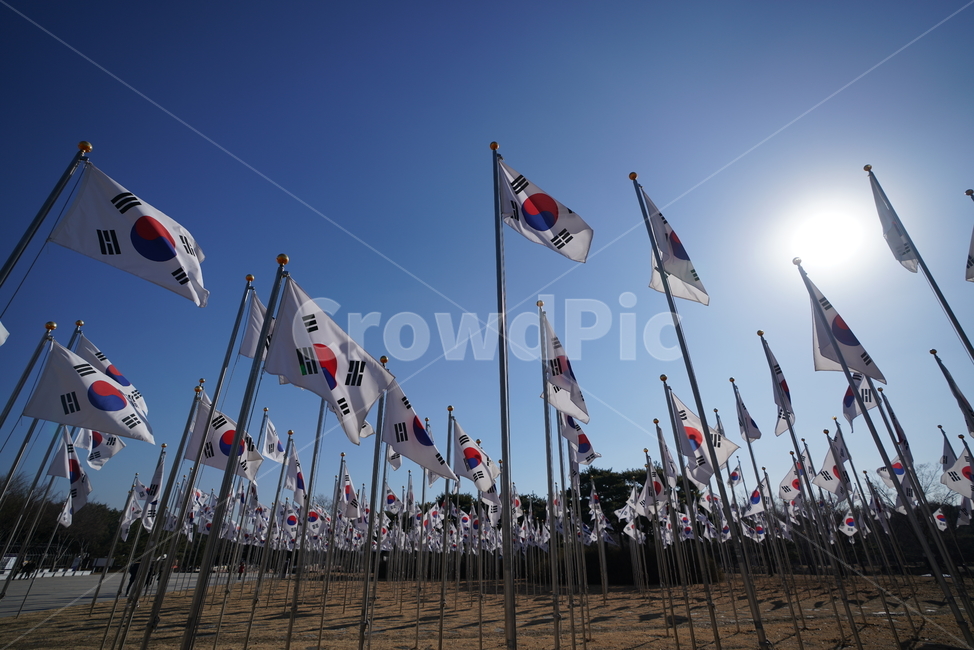 태극기,애국,헌신,국기,깃봉,깃면,문양,건곤감리,건괘,감괘,이괘,곤괘,깃대,게양,조의,국경일