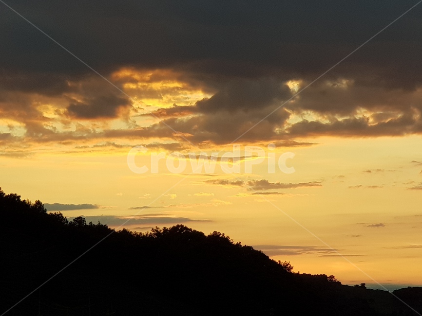 금빛노을,노을,저녁,하늘,가을,자연,풍경,nature,landscape,실루엣,그림자,silhouette,shadow,outdoors,옥외,dusk,황혼,sunset,일몰,sky,dawn,새벽,red sky,붉은 하늘