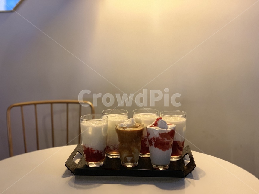 카페,감성,딸기라떼,봄,음료,음료수,drink,beverage
