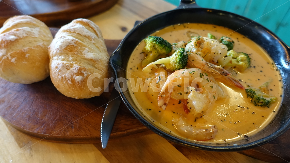 해산물,음식,food,dish,meal,스튜,빵,bread