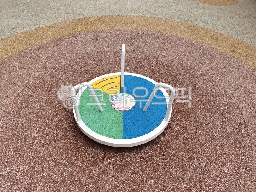 round floor,playground,circle,floor,ride,Rides