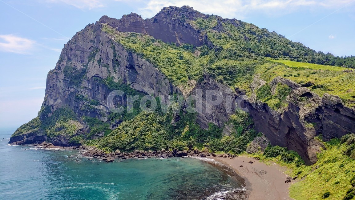 제주도비경,성산일출봉,jejuisland,seongsanilchulbong,제주도,nature,jejusea,제주도화산지형,자연,풍경,nature,landscape,한국자연풍경,한국자연경관,korea nature landscape,제주도,jeju,jeju island,promontory,곶,outdoors,옥외,water,물,sea,바다,ocean,대양,shoreline,해안선,scenery