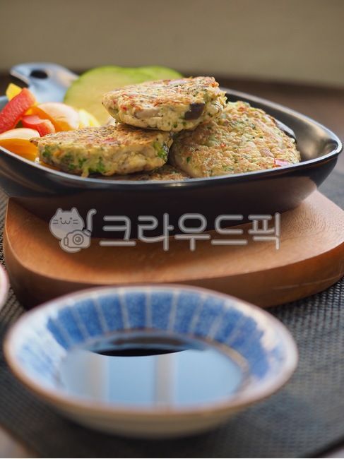 한식,동그랑땡,고기전,음식,한국음식,아시아음식,전통음식,한국전통음식,추석음식,설날음식,명절음식,요리,식사,원형,고기요리,meat,koreanfood,asianfood,traditionalfood,koreantraditionalfood,chuseokfood,food,holidayfood,sidedish,cooking,meal,circle,채소,반찬,음식,식재료,요리,food,cook,meal,dishes,food reserves,한식,한국음식,한국요리,korean food,korean dishes,korean meal,korean cook