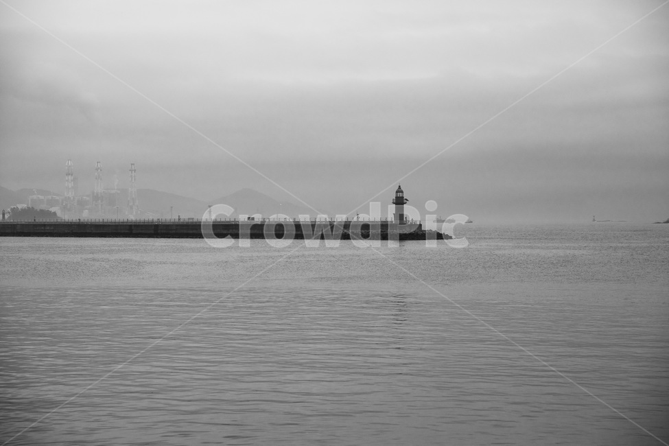 등대,흑백,바닷가,바다풍경,방파제,남해,사천바다,삼천포바다,등대,lighthouse,흑백,모노톤,monochrome,black and white