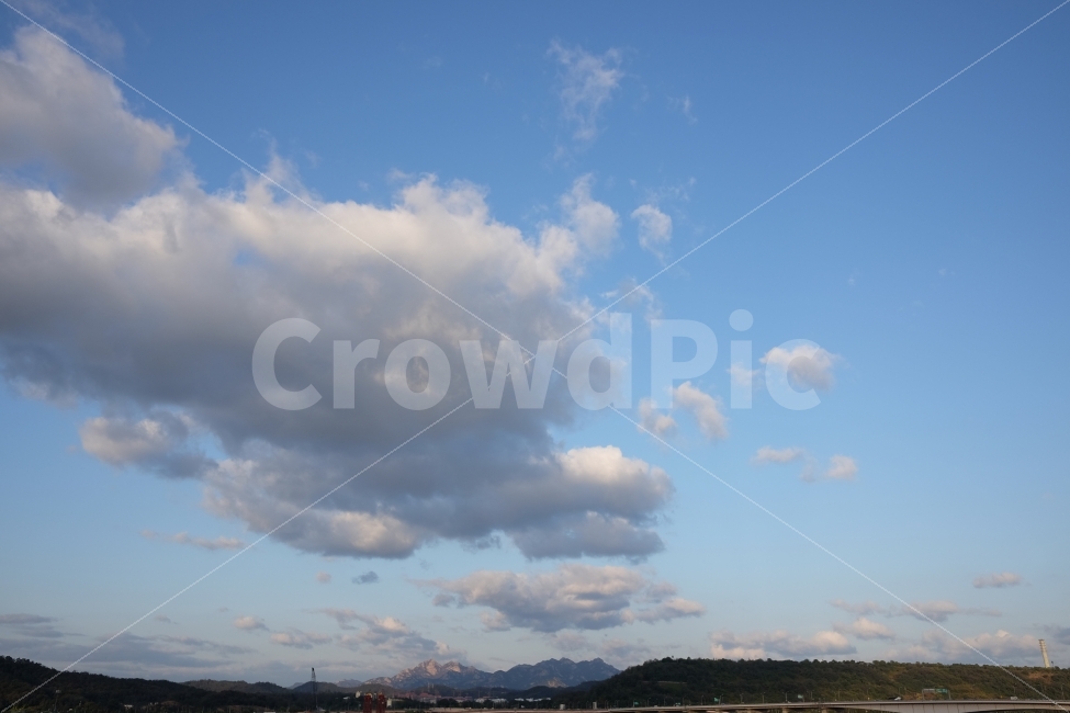 하늘,구름,한강,서울,배경,도시,산,자연,가을,자연,풍경,nature,landscape,한국자연풍경,한국자연경관,korea nature landscape,weather,날씨,cumulus,적운,outdoors,옥외,sky,cloud