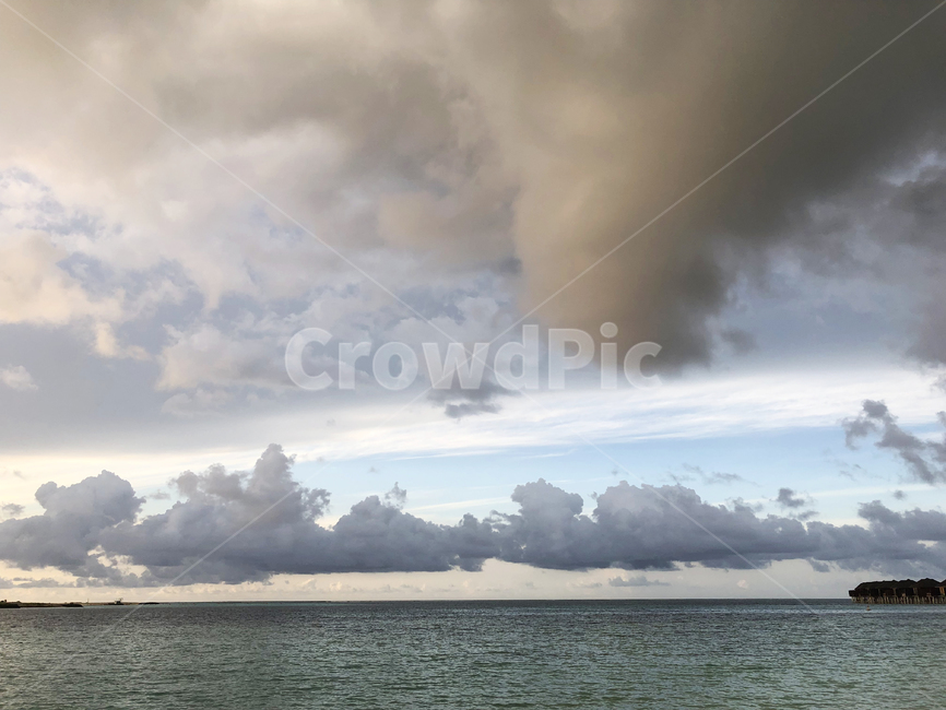 몰디브,maldives,휴양지,섬,island,하늘,dawn,daybreak,새벽,sky,구름,cloud,colorful,자연,nature,바다,해변,sea,beach,seaside,실루엣,silhouette,로맨틱,romantic,outdoors,옥외,ocean,물,해안선,coast,대양,weather,날씨,적운,cumulus,watervilla