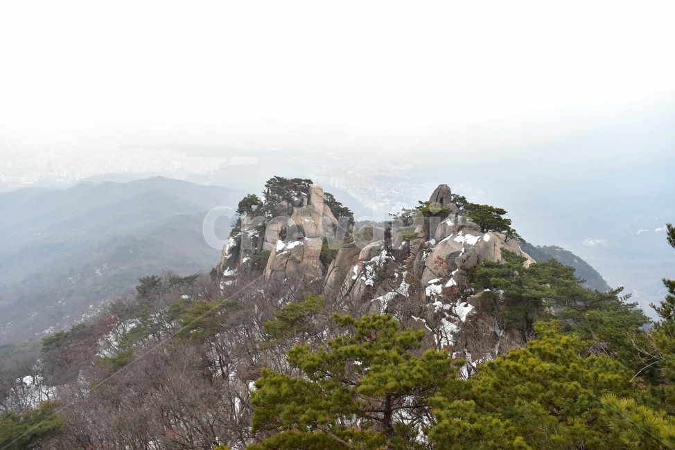도봉산,풍경,자연,국립공원,서울,도심지,명산,겨울,힐링,산행지,국내여행,자연풍경,산사진,기암,바위,기암절경,Seoul,Korea,National,Park,비경,산행,등산,트레킹,100대명산,바위산,오봉,우이암,선만자,주봉,암릉,사진,감성,장관,조망,겨울,계절,winter,season,자연,풍경,nature,landscape,한국자연풍경,한국자연경관,korea nature landscape,outdoors,옥외