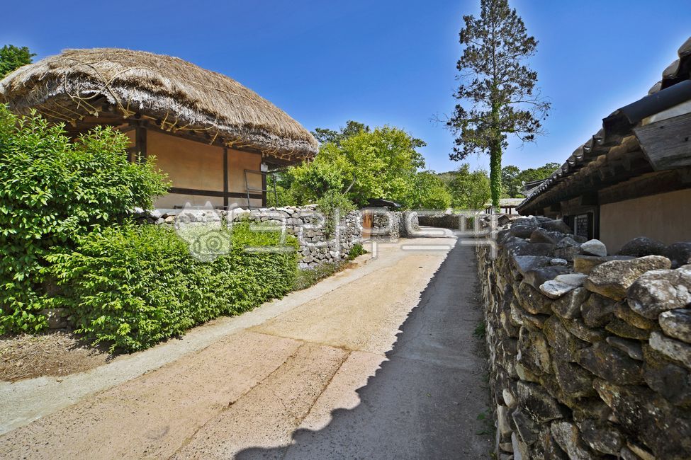 외암민속마을,외암마을,아산시,집성촌,예안이씨,전통가옥,초가집,돌담길