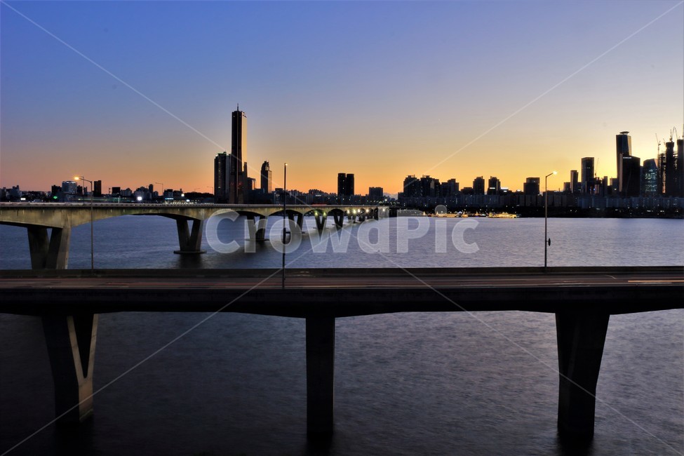 water,물,waterfront,교각,dock,서울,한강,건물,풍경,전경,저녁,감성,대교,도시,풍경,city,landscape,한국도시풍경,한국도시경관,korea cityscape,워터 프론트,port,포트,pier