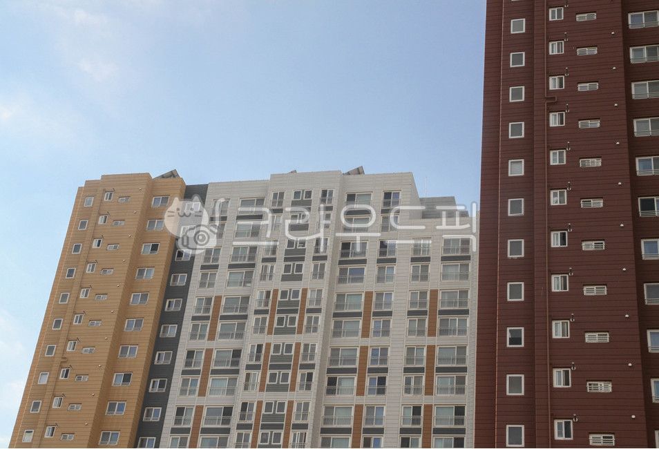 현대적인 고층 아파트 단지