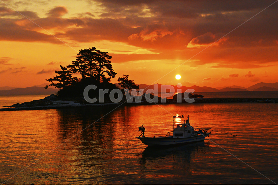 Lights Out Island Dawn,flare,Sodeungseom sunrise,Sunrise at Sodeung Island,lights out island,sea,sky,lights out island morning,coastline,red sky,nature,Namjin Jeong,water,Jangheung,outdoors,ocean,light,redsky,shoreline,Sunrise,dawn,Light Island Winter