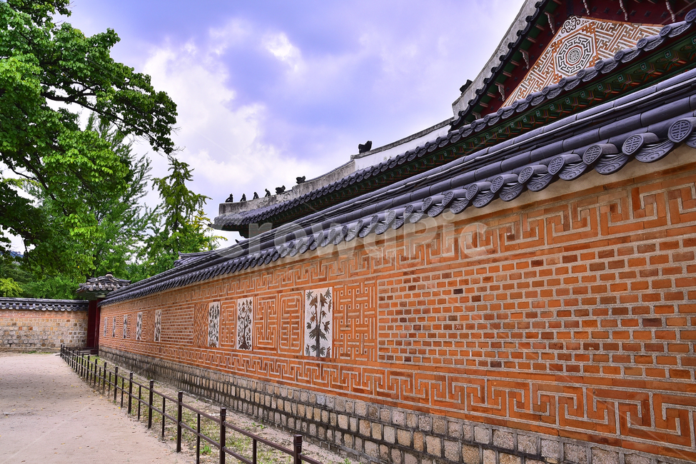 sights,brick wall,ancientpalace,pattern,decorations,house,building,cloud,Gyeongbokgung,gyeongbokgungpalace,decoration,palace,sky,Palace,korean,structure,seoul,Joseon Dynasty,traditional,Clear and clear,background,old palace,Korean tradition