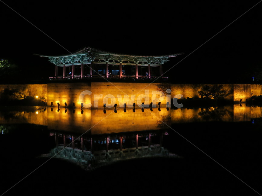 night view,pond,night scenery,Korean traditional culture,ancient architecture,reflection,Anapji Pond,night,Gyeongju,light,Donggung Palace and Wolji Pond,cultural property,Gyeongju landmark,Korean traditional architecture
