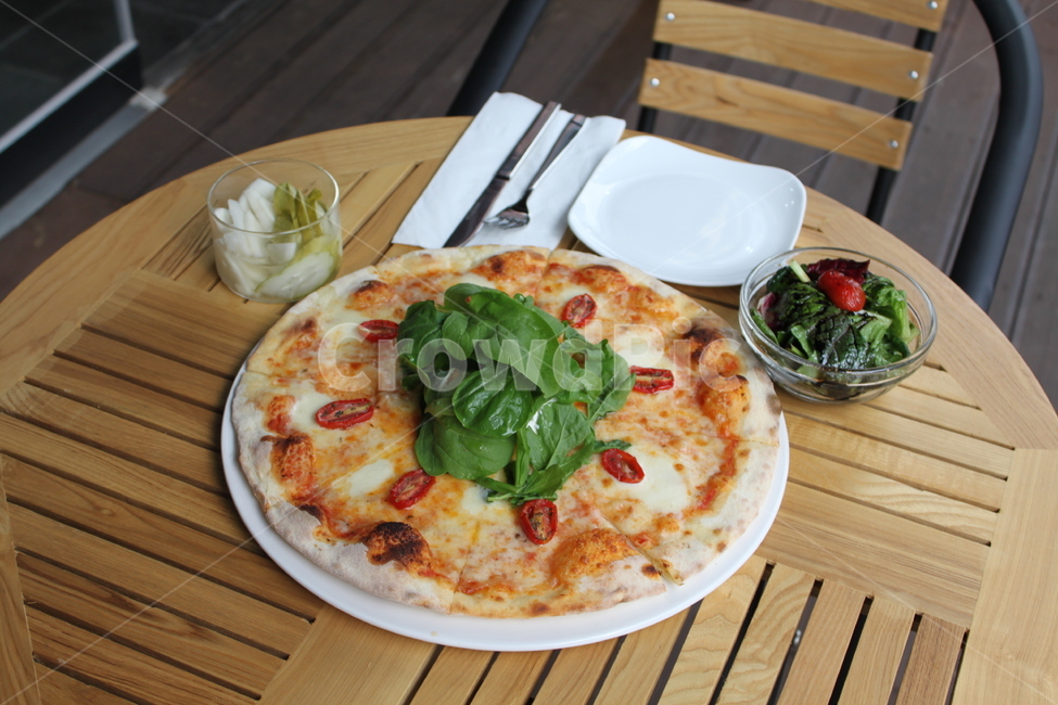 salad,ricotta,restaurant,Ricotta Cheese Pizza,tomato,ricottacheese,food,fork,knife,pizza,cooking,Ricotta Cheese,dough,fire pit