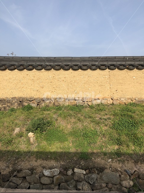 돌담,한옥담,한옥,담장,전통담장,전통담,기와,기왓장,기와담,한국스타일,koreanstyle,fence,koreanfence,roofingtile,koreanhouse,koreanstylehouse,stonewall,전통가옥,traditionalhouse,traditionalfence,한국전통,한국문화,korean traditional,korean culture,건축물,건물외관,exterior,building,structure,architecture,construction