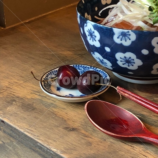 체리,연어덮밥,음식,과일,일식,식기,수저,나무식기