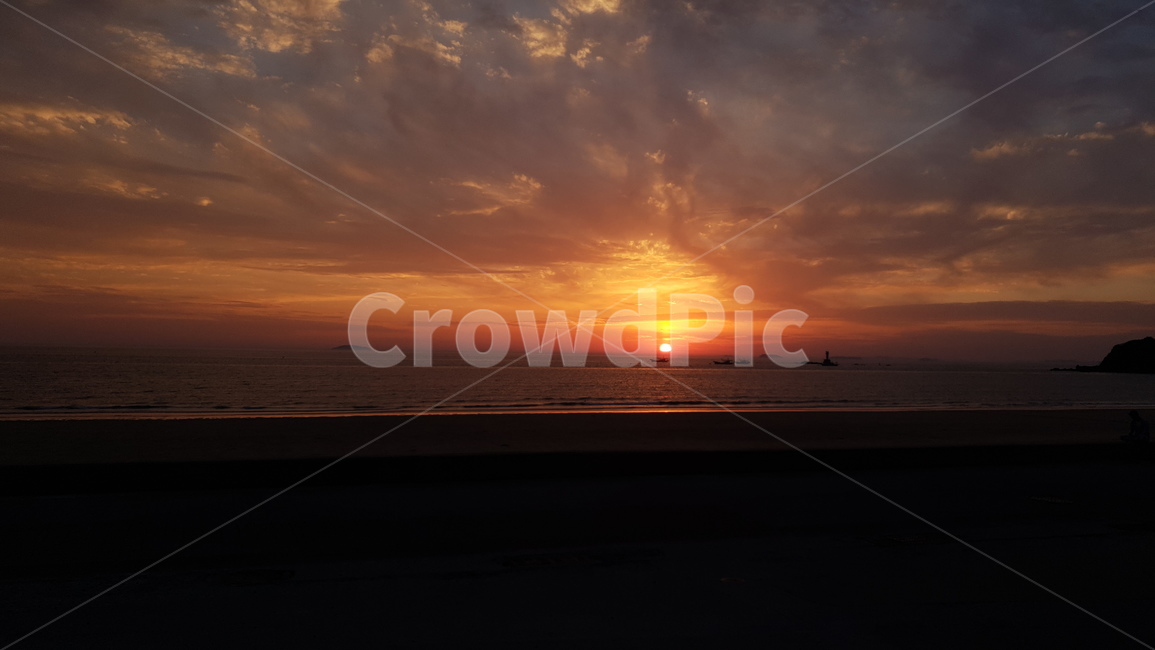 하늘,석양,노을,바다,저녁,구름,자연,풍경,nature,landscape,outdoors,옥외,sunset,일몰,red sky,붉은 하늘,sky,dusk,황혼,dawn,새벽,sunlight,햇빛