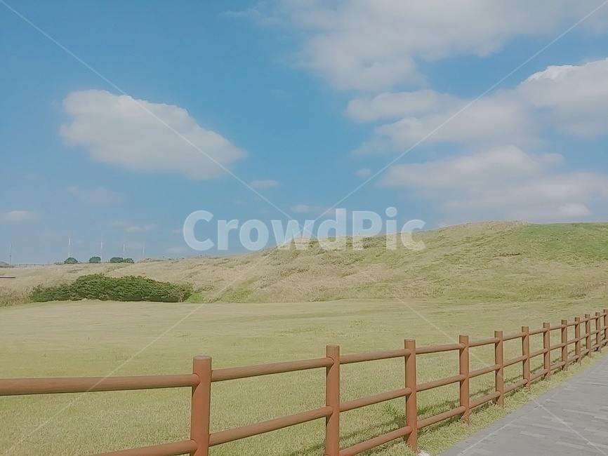 하늘,잔디,울타리,구름,푸름,자연,풍경,nature,landscape,railing,난간,handrail,banister,soil,흙