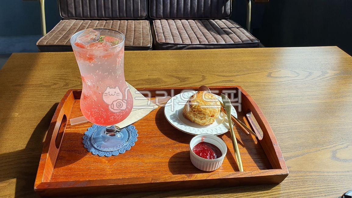 Grapefruit Juice,Tray,spoon,Strawberry Jam,muffin,Grapefruit Ade