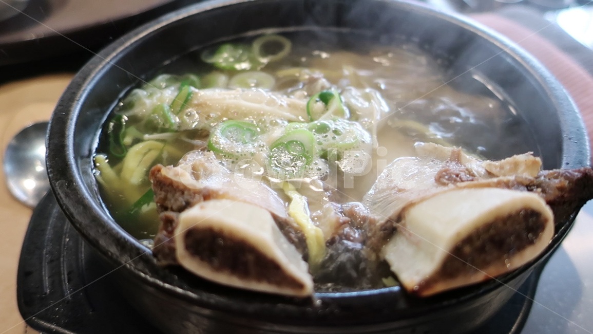 bowl,food,음식,meal,식사,dish,요리,갈비탕,사발,koreanfood,고기,탕,국,점심,메뉴,점심메뉴,음식,식재료,요리,food,cook,meal,dishes,food reserves