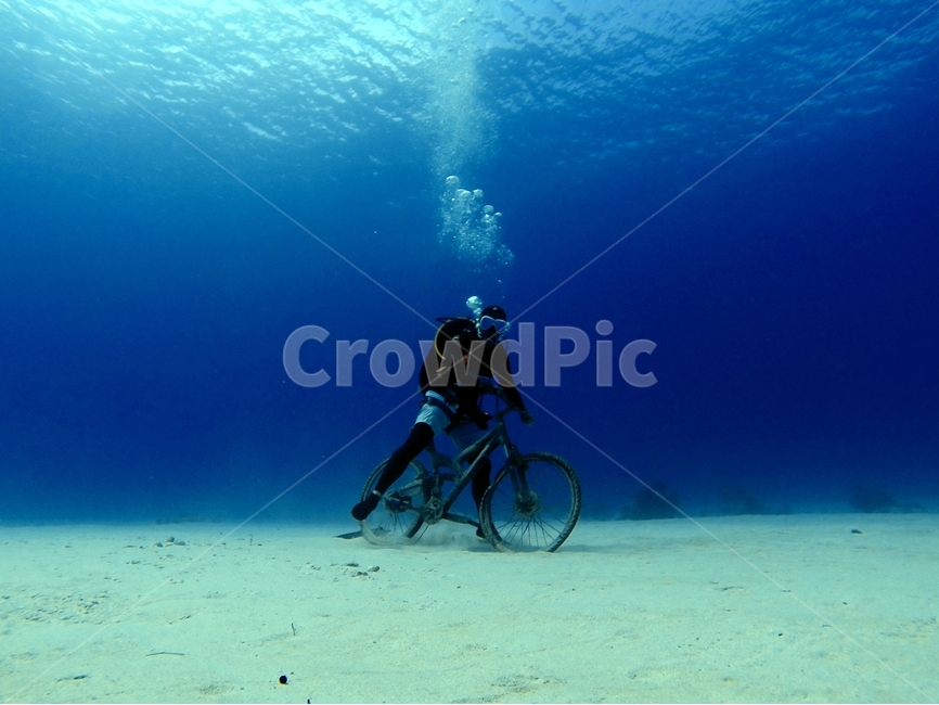 바다,스쿠버,다이빙,스쿠버다이빙,스킨스쿠버,사이판,scuda,diving,saipan,bicycle,사람,person,human,인간,자전거,물속,바다속,푸른,스포츠,레저,운동,sports,leisure,exercise