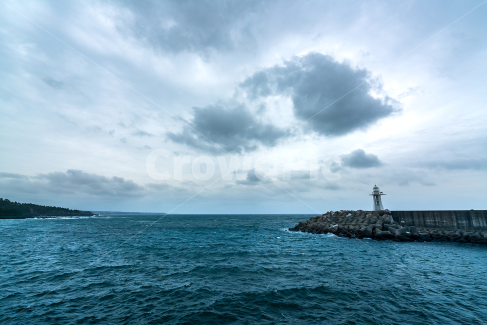 바다,방파제,등대,구름,제주,제주도,구엄리돌염전,등대,lighthouse,outdoors,옥외,land,땅,nature,자연,ocean,대양,water,물,sea,shoreline,해안선