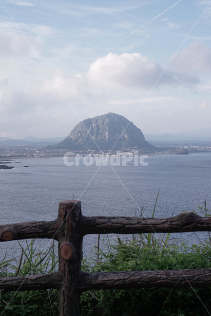 하늘,구름,감성,섬,산,자연,풍경,nature,landscape,한국자연풍경,한국자연경관,korea nature landscape,제주도,jeju,jeju island,land,땅,outdoors,옥외,ocean,대양,water,물,sea,바다,shoreline,해안선,promontory,곶