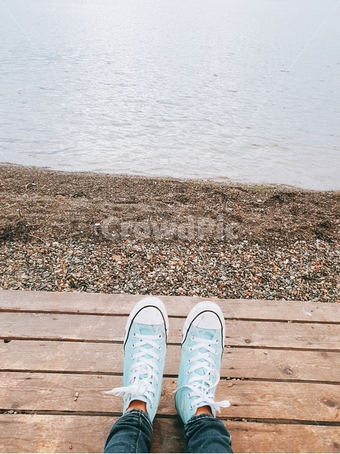여자,신발,강,shoes,river,women,사람,인물,인간,human,person,신체일부,몸,body