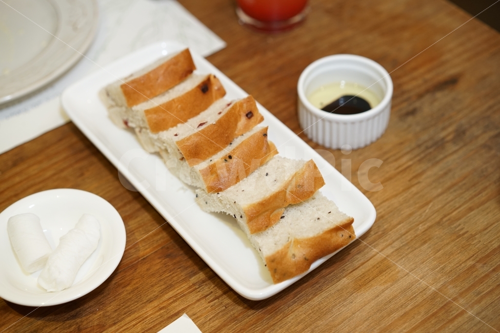 빵,브레드,식전,식전빵,든든,간식,식사,레스토랑,분위기,식탁,맛집,군침,음식,식재료,요리,food,cook,meal,dishes,food reserves,빵,bread,아침식사,조식,브런치,breakfast,brunch,디저트,간식,후식,dessert,snack