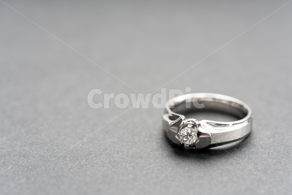 gift,bride,groom,precious,ring,promise,workmanship,gem,expensive,sparkling,gold,platinum,diamond,marriage,ceremony,permanent,shiny,precious metal