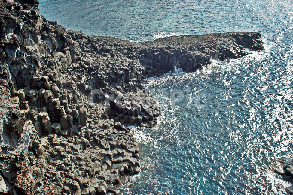 Jeju,Jisatgae Rock,Columnar joints,Jungmun,Jungmun Daepo Beach,lava,basalt,columnarjoint,trachybasalt,ocean,natural monument,Seogwipo