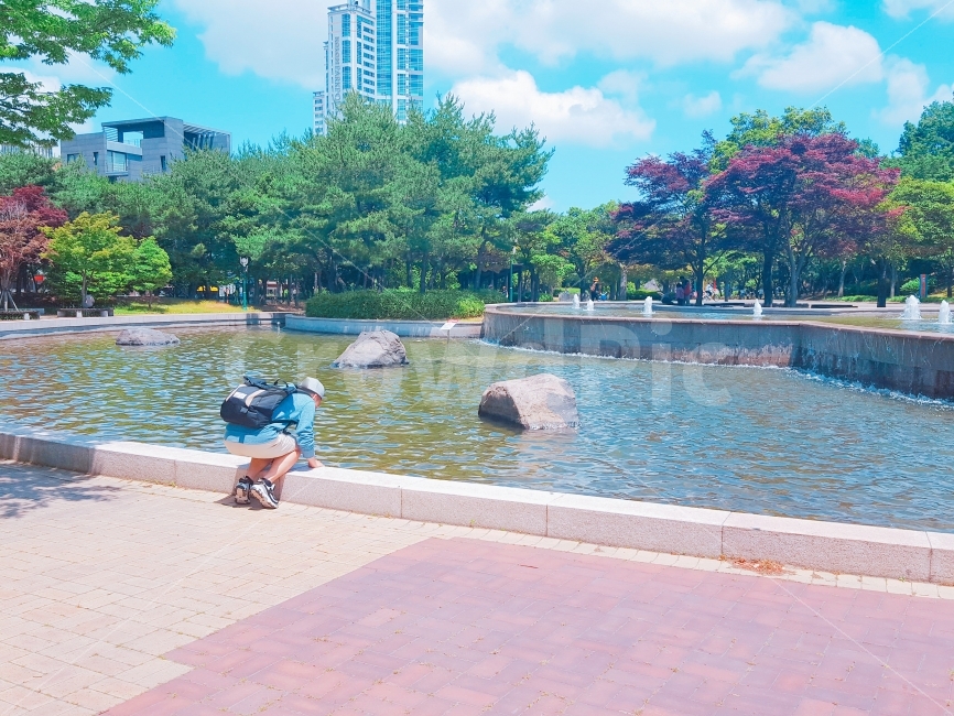 여행,travel,여행사진,국내여행,혼자여행,사진,울산,울산여행,배경사진,배경,이쁜사진,색감,색감좋은사진,스냅샷,스냅사진,울산대공원,뒷모습,뒷모습사진,구경,여행가,여행자,도시,풍경,city,landscape,사람,인물,인간,human,person,남성,남자,man,male,water,물