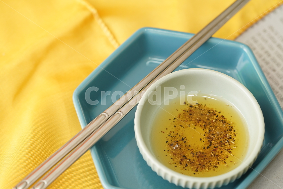 기름간장,소스,젓가락,접시,그릇,유리,참기름,한식,food,사발