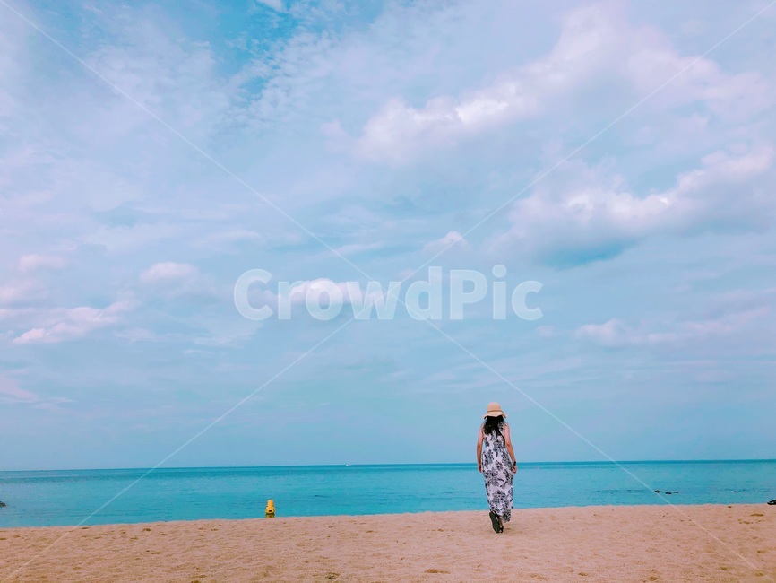 여름,휴양지,휴식,휴가,방학,여행,여행지,관광지,바닷가,바다,해변,수평선,하늘,평화로운,편안한,힐링,치유,여유,자연,풍경,nature,계절,summer,season,beach,sea,traveling,vacation,trip,rest,relaxation,healing,사람,인물,인간,human,person,여성,여자,woman,female,lady