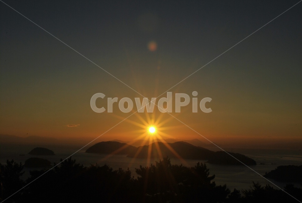 노을,햇빛,바다,통영,골든아워,sunset,sunshine,sea,tongyeong,goldenhour,자연,풍경,nature,landscape,light,빛,flare,플레어,outdoors,옥외,sunlight,sky,하늘