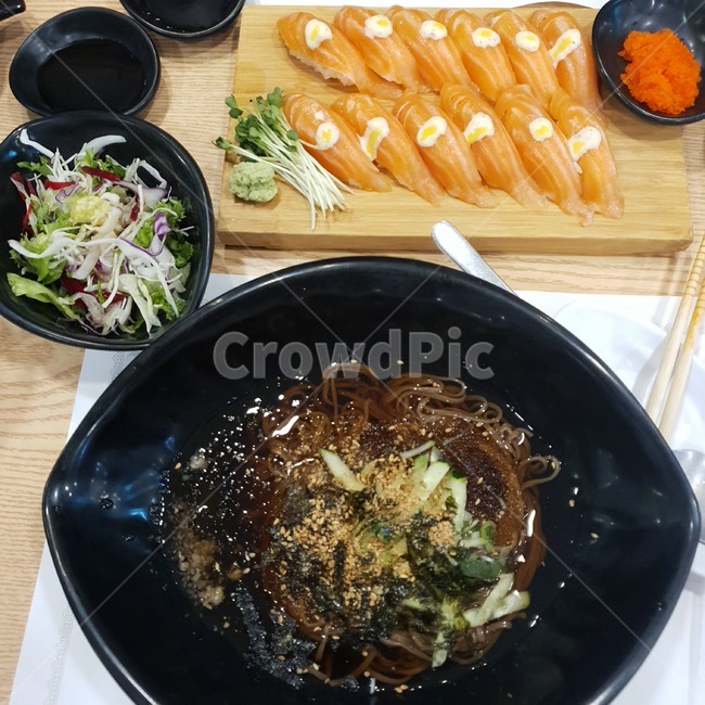 연어,연어초밥,일식,초밥,소바,메밀소바