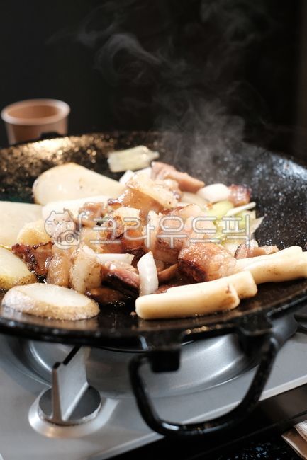 곱창,대창,막창,구이,저녁식사,한식,식당,양파,식재료,음식,요리,meal,버너,떡구이