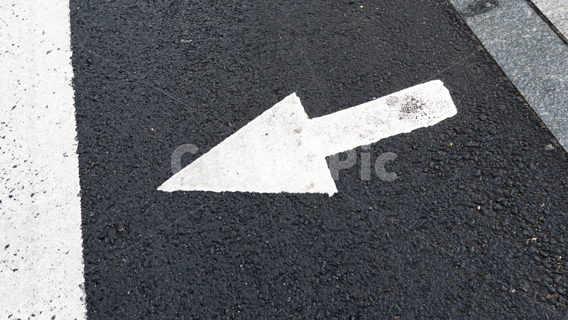 화살표,지시,전진,아스팔트,미래,방향,교통,교통수단,traffic,transportation,asphalt