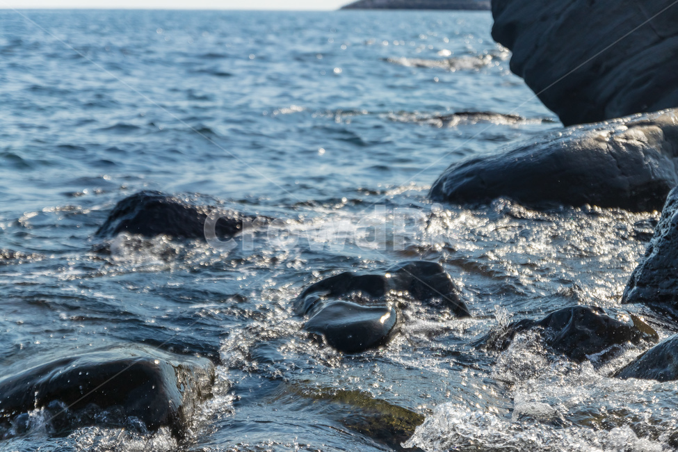 바다,파도,돌,바위,파란,blue,sea,ocean,wave,stone,rock,부딛치다,hit,시원한,nature,해수욕장,여름,해변,sensible,돌맹이,밀물,자연,자연,풍경,nature,landscape