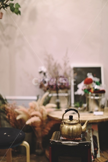 주전자,노란주전자,난로,kettle,yellowkettle,stove,겨울,계절,winter,season,사물,물건,오브젝트,thing,object,matter