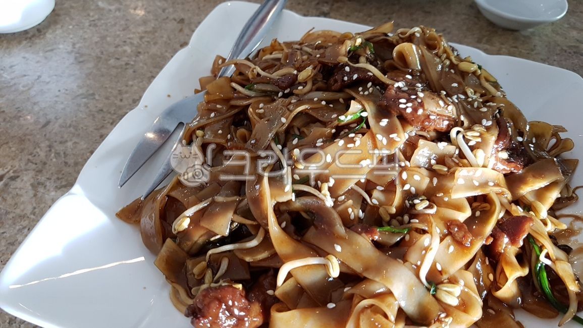 중국음식,중식,중국요리,볶음면,쌀국수,식사,요리,음식,noodle,접시