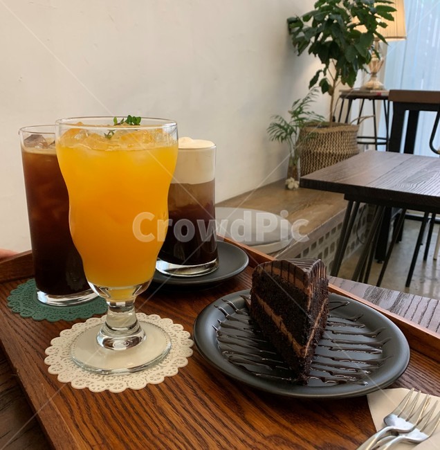 카페,케이크,음료,커피,나무,분위기,감성,휴식